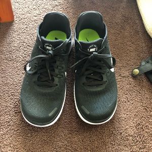 Black nike running shoes